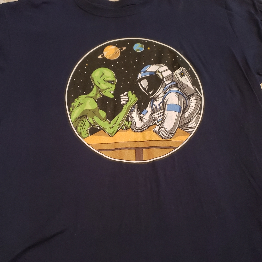 Alien vs astronaut